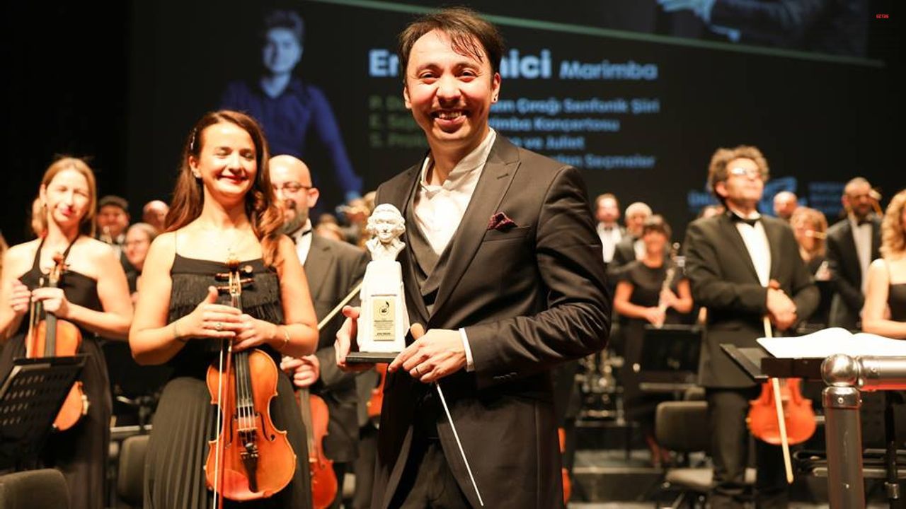 Eskişehir Büyükşehir Belediyesi Senfoni Orkestrası etkileyici performansa daha imza attı