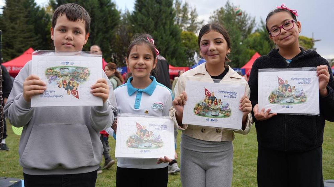 Eskişehir'de düzenlenen Cumhuriyet Şenliği'ne yoğun katılım