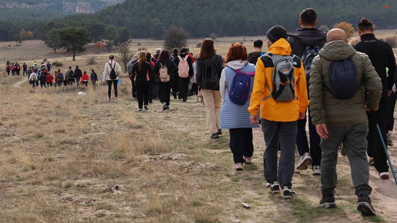 Frig Vadisi’nde Cumhuriyet için 8 kilometrelik yolculuk