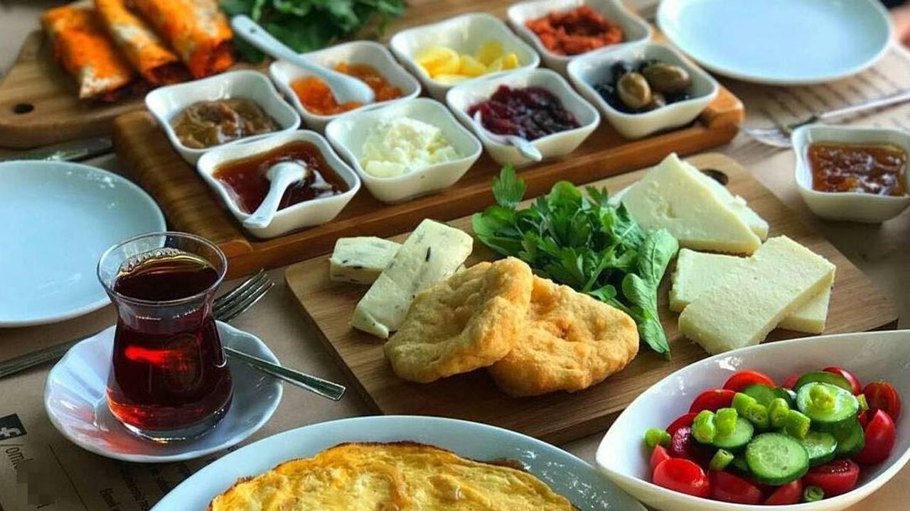 Kahvaltı mı, akşam yemeği mi daha önemli?