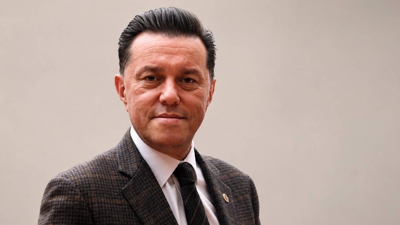 Nebi Hatipoğlu: "Bu tablo kimin sorgulamadan hareket ettiğini gösteriyor"