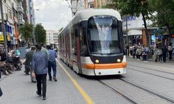 Eskişehir'de tramvaya binecekler bu habere dikkat; Ücretsiz binebilirsiniz!