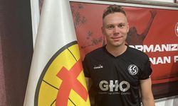 Erdin Üzer 1 yıl daha Eskişehirspor forması giyecek!