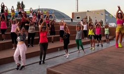 Eskişehir'de düzenlenen zumba kursu kadınlardan yoğun ilgi gördü