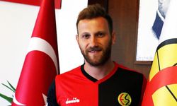 Eskişehirspor'da beklenen transfer tamamlandı; Resmi sözleşmeyi imzaladı!