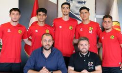 Eskişehirspor 5 genç futbolcuyla sözleşme imzaladı