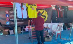 Eskişehirspor'a destek için düzenlenen festivalde lisanslı formalar satışta