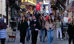 Tarihi Odunpazarı Evleri yerli turistlerin akınına uğruyor