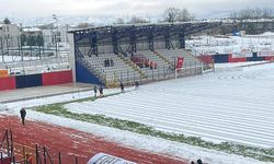 Düzcespor - Anadolu Üniversitesi maçı kar engeline takıldı