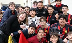 Eskişehirspor Murat Atılgan Ortaokulu’nda coşkuyla karşılandı