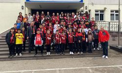 Bu okulda çarşamba günleri Eskişehirspor forması giyiliyor