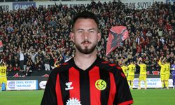 21 yaşındaki orta saha oyuncusu Eskişehirspor’a veda etti