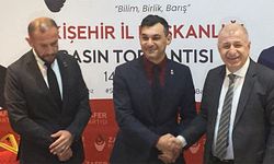 Eskişehir’de CHP’den ayrılan meclis üyesi Zafer Partisi’ne katıldı