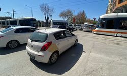 Eskişehir'de bu manzara her gün yaşanıyor; Tramvay seferleri zaman zaman aksıyor