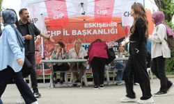Ekrem İmamoğlu için başlatılan imza kampanyası Eskişehir'de de devam ediyor