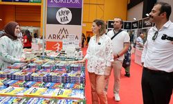 Eskişehir Büyükşehir Belediye Başkanı Ayşe Ünlüce’den kitap vurgusu