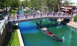 Eskişehir Porsuk Çayı turistlerin ilgisini çeken esbot ve gondol turlarının güncel fiyatları