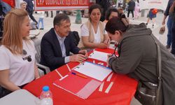 Eskişehir’de Ahmet Ataç’ı gören Ekrem İmamoğlu için imza verdi