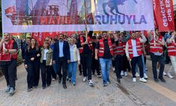 Eskişehir'de CHP’li gençlerden dikkat çeken yürüyüş