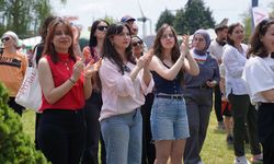 Eskişehir’de coşku dolu gün; Gençler doyasıya eğlendi