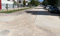 Eskişehir’in göbeğinde mahalleliler asfalt bekliyor