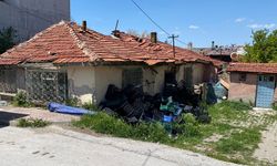 Eskişehir’in göbeğinde unutulmuş bir sokak: Mahalleli korkuyla yaşıyor