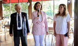Ayşe Ünlüce şehit babalarıyla buluştu; Duygu dolu anlar yaşandı