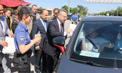 Eskişehir-Ankara yolu üzerindeki polis uygulama noktasında gönüllere dokunan uygulama