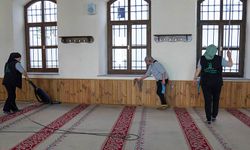 Tepebaşı Belediyesi ekipleri camilerde detaylı temizlik çalışması yaptı