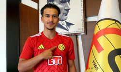 Yetenekli oyuncu Eskişehirspor'da profesyonel olarak forma giyecek