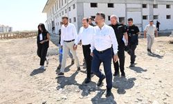 Eskişehir Valisi Hüseyin Aksoy yapımı devam eden o binayı yakından inceledi
