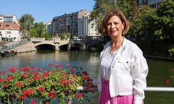 Ayşe Ünlüce: "Gençsiniz, güzelsiniz, doğru şehirdesiniz"