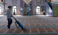 Eskişehir'de cami ve mescitlerde düzenli olarak temizlik yapılıyor