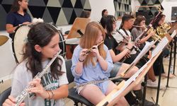 Eskişehir'de çocuklar yaz tatilinde de müzik eğitimleri alıyor