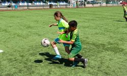 Eskişehir’de minik futbolcular Süreyya Özkefe anısına sahaya çıktı