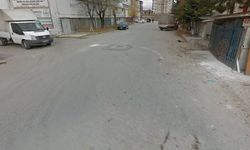 Eskişehir'de o cadde kanalizasyon hattı çalışmaları nedeniyle araç trafiğine kapatıldı