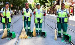 Eskişehir’de sokaklarında çalışıyorlar; Büyük takdir topluyorlar