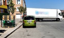 Eskişehir’de zincir marketlere mal getiren kamyonlar tepki topluyor
