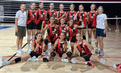 Eskişehir’in voleybol gururu: Kız takımı Türkiye finallerine damga vuruyor