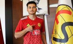 Eskişehirspor genç sağ bek oyuncusuna imzayı attırdı