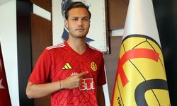 25 yaşındaki stoper oyuncusu Eskişehirspor'a imzayı attı