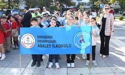 Eskişehir’de ilköğretim haftası çelenk sunma töreniyle başladı