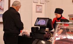 Eskişehir Büyükşehir Belediyesi’nin yeni Halk Et Market’ine yoğun ilgi var