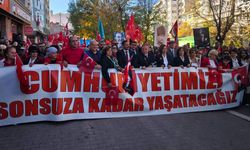 Eskişehir’de binlerce insan Cumhuriyet için yürüdü