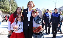 Eskişehir’de Cumhuriyet coşkusu; Atatürk Bulvarı bayram alanına döndü