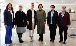 Ayşe Ünlüce: "Kadınların siyasette daha fazla yer alması gerekiyor"