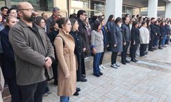 Eskişehir'de Atatürk için sirenler çaldı, karanfiller bırakıldı