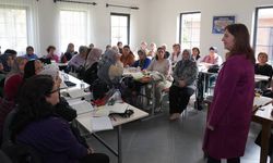 Eskişehir'de kadın kursiyerlere kadın sağlığı ve erken tanı hakkında bilgiler verildi