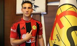 19 yaşındaki kanat oyuncusu Eskişehirspor'a imzayı attı