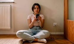 Akıllı telefonlardan uzak kalamayan gençler tehlike altında